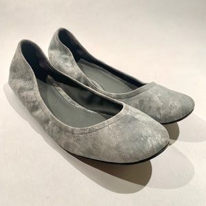 Vera Wang silver/gray ballet flats